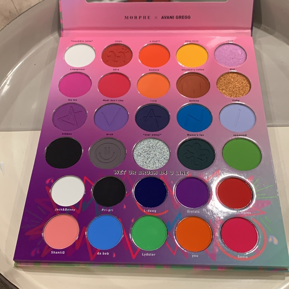 Morphe x Avani Gregg Eyeshadow Palette with mirror - Picture 4 of 4